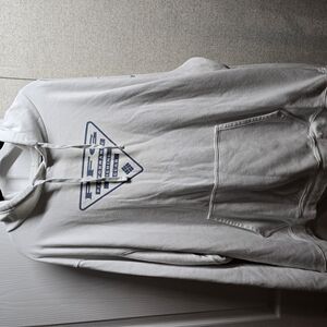 Columbia Gray Sweatshirt with Geometric Graphic Design